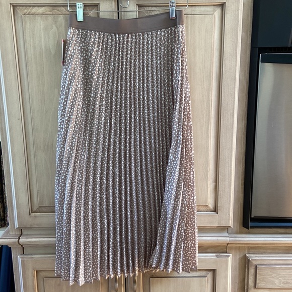 Vince Camuto cafe/white accordion pleat skirt NWT - Picture 9 of 11